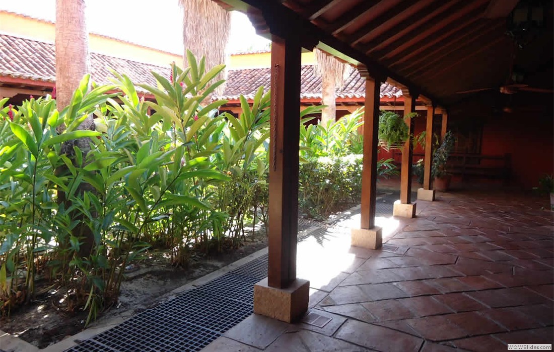 25_hall_patio_2