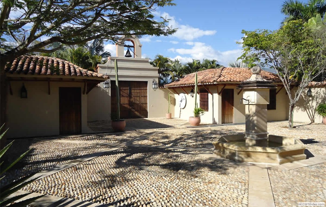 30_patio_entrada