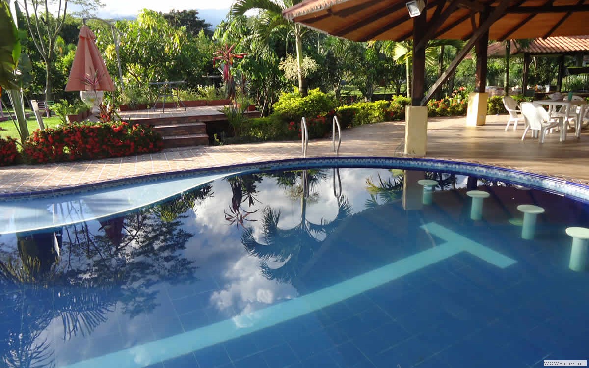3_piscina_lateral
