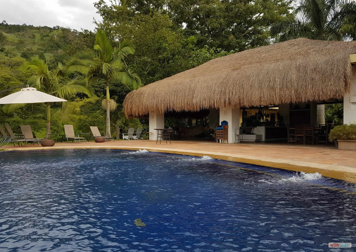 2_piscina_frente
