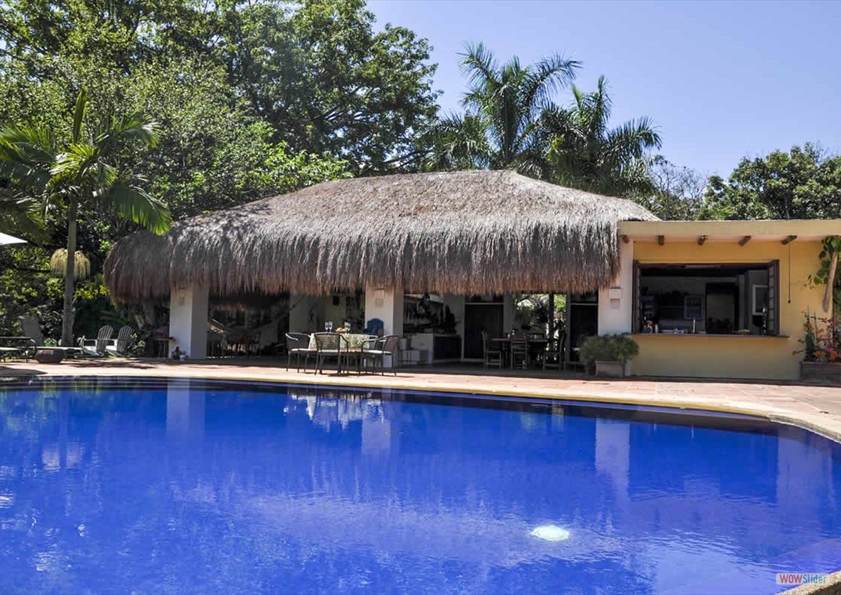 9_piscina_mesita